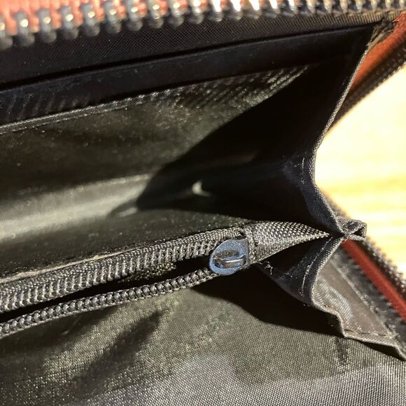 Floral, Kensie, wallet, in good condition. It it a dark mauve color - Picture 2 of 5